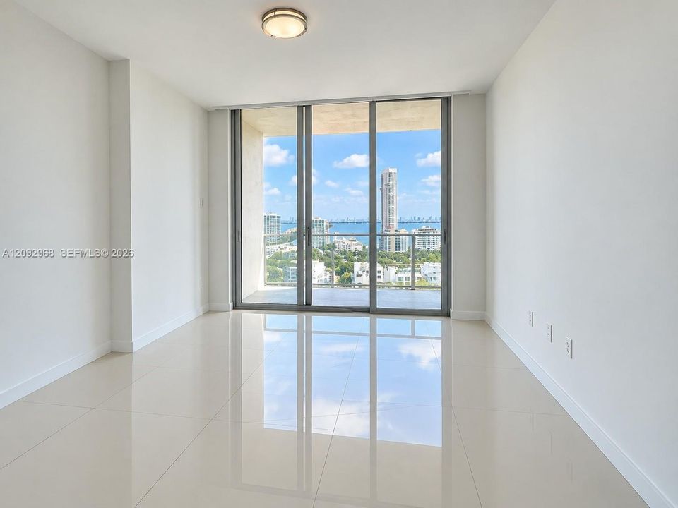 В аренду: $3,500 (1 спален, 1 ванн, 735 Квадратных фут)