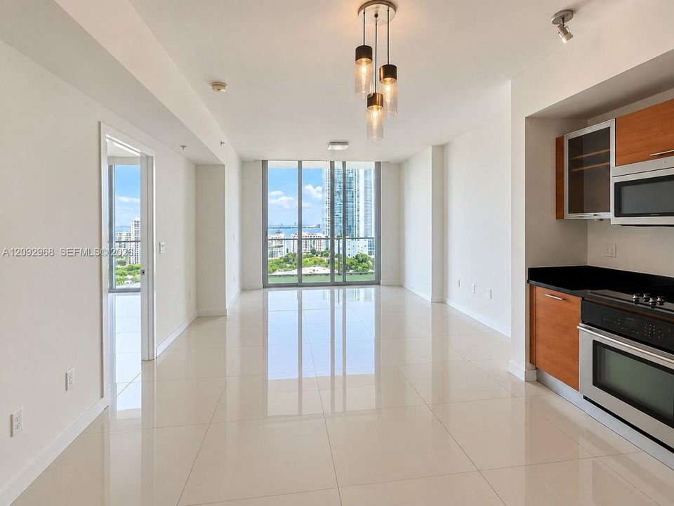 В аренду: $3,500 (1 спален, 1 ванн, 735 Квадратных фут)