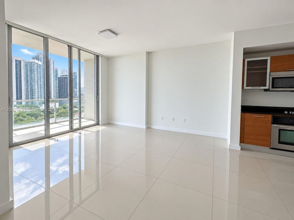 В аренду: $3,500 (1 спален, 1 ванн, 735 Квадратных фут)