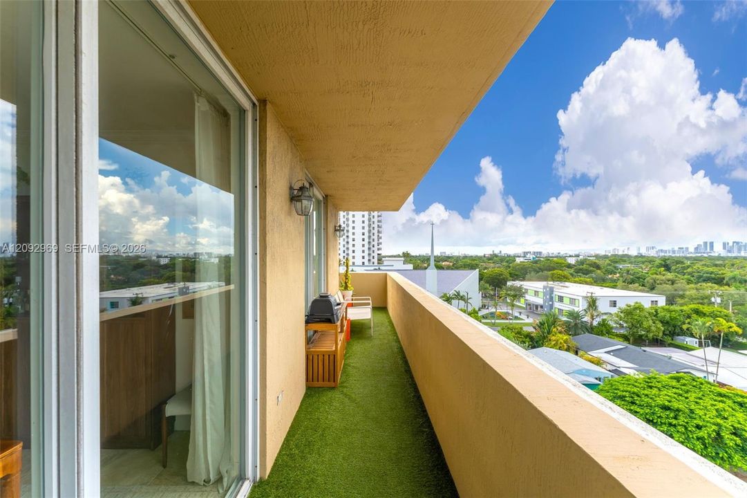 For Sale: $510,000 (2 beds, 2 baths, 1296 Square Feet)