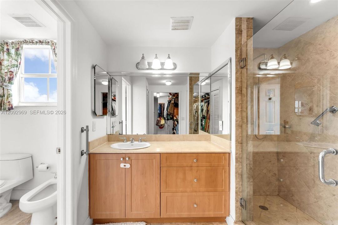 For Sale: $510,000 (2 beds, 2 baths, 1296 Square Feet)