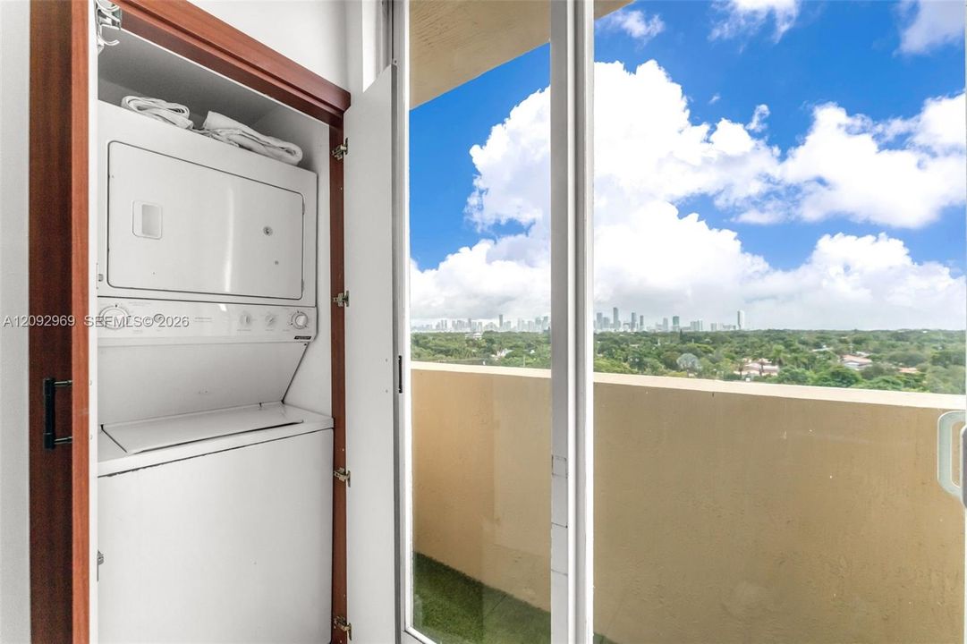 For Sale: $510,000 (2 beds, 2 baths, 1296 Square Feet)