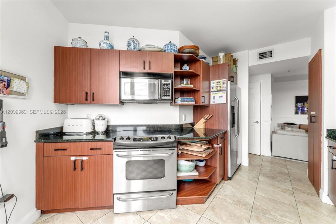 For Sale: $510,000 (2 beds, 2 baths, 1296 Square Feet)