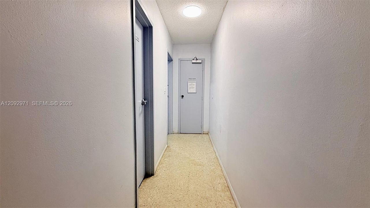 For Sale: $139,900 (1 beds, 1 baths, 900 Square Feet)