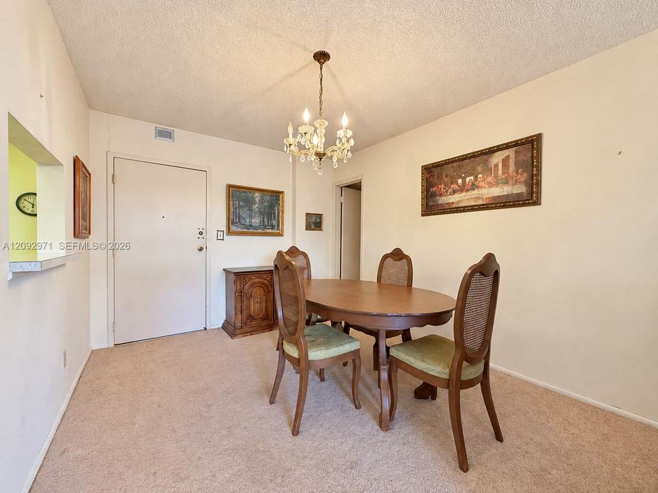 For Sale: $139,900 (1 beds, 1 baths, 900 Square Feet)