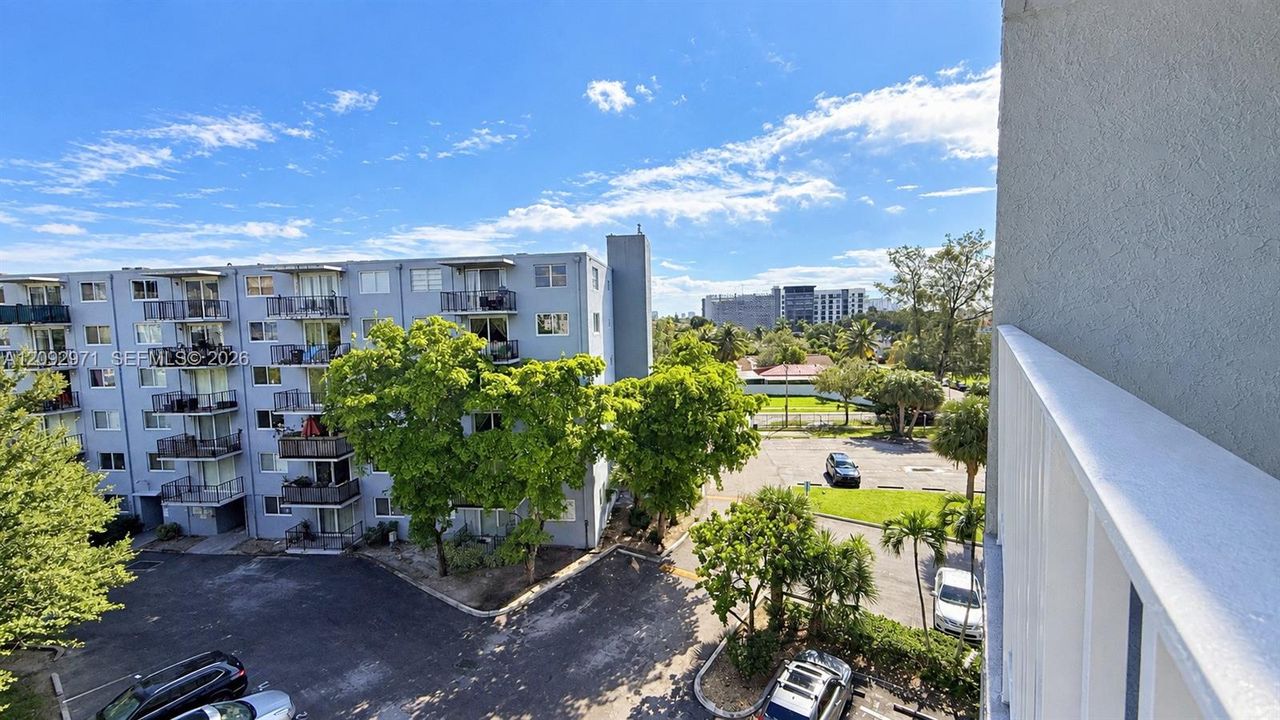 For Sale: $139,900 (1 beds, 1 baths, 900 Square Feet)