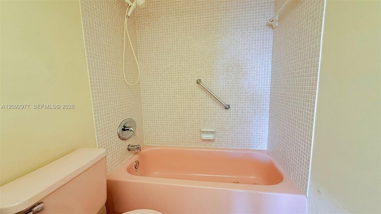 For Sale: $139,900 (1 beds, 1 baths, 900 Square Feet)