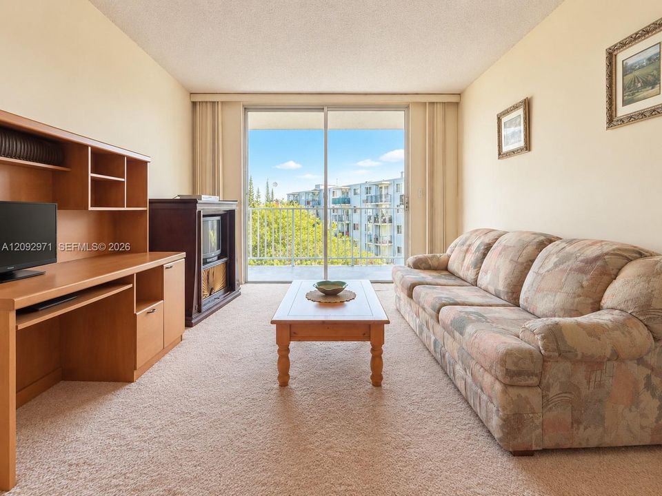 For Sale: $139,900 (1 beds, 1 baths, 900 Square Feet)