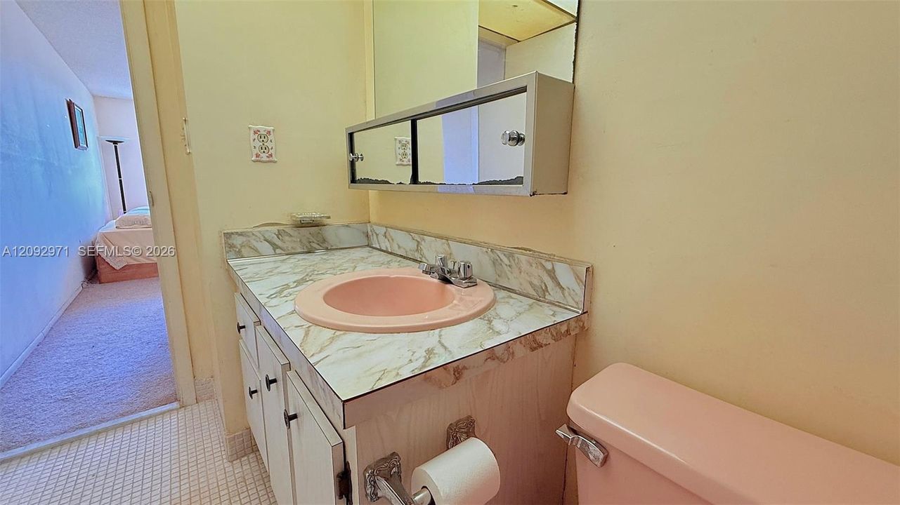 For Sale: $139,900 (1 beds, 1 baths, 900 Square Feet)