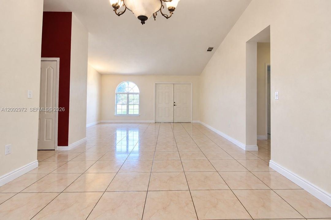 En Venta: $650,000 (3 camas, 2 baños, 1636 Pies cuadrados)