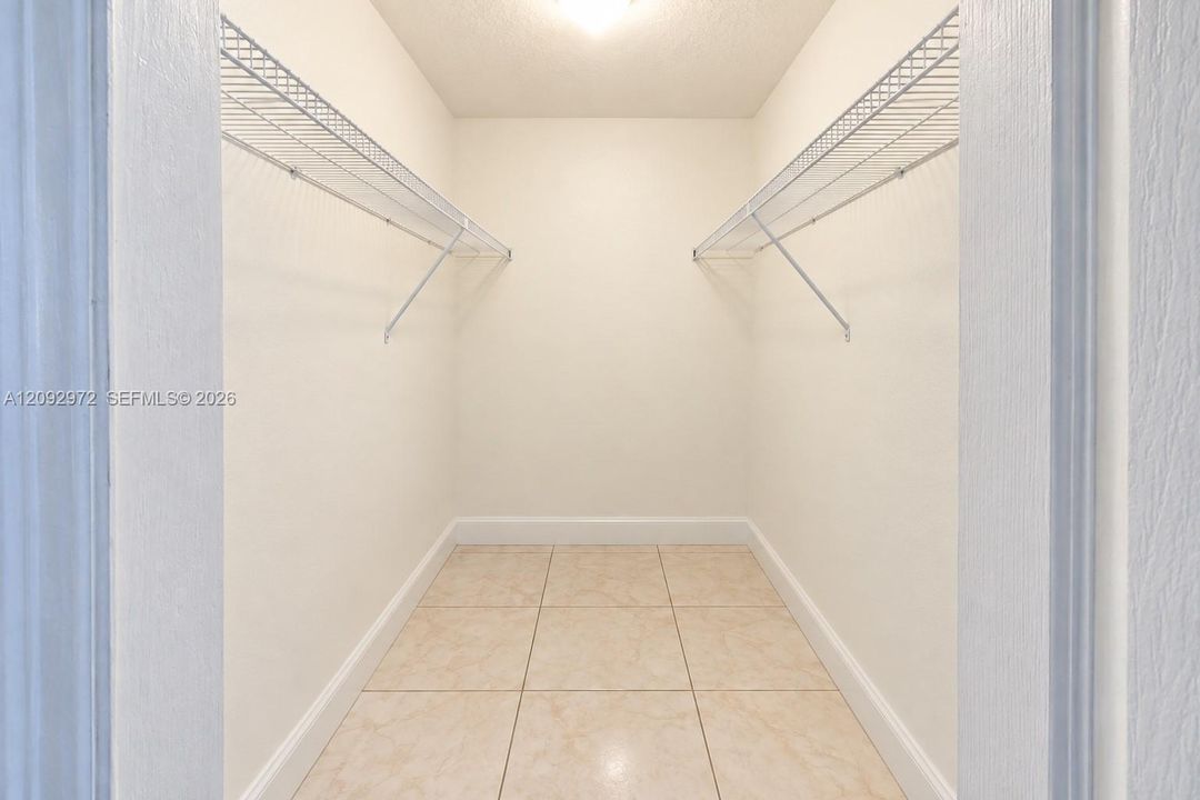 En Venta: $650,000 (3 camas, 2 baños, 1636 Pies cuadrados)