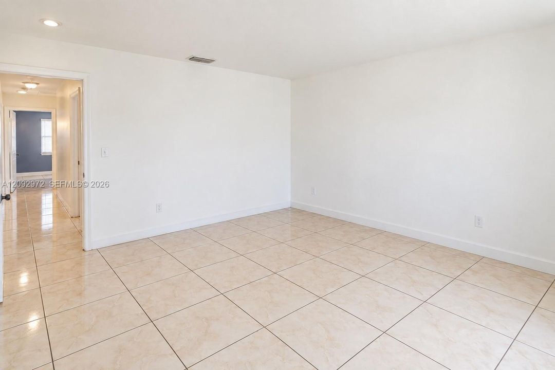 En Venta: $650,000 (3 camas, 2 baños, 1636 Pies cuadrados)