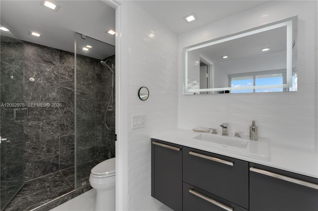En Venta: $1,649,900 (2 camas, 2 baños, 1042 Pies cuadrados)