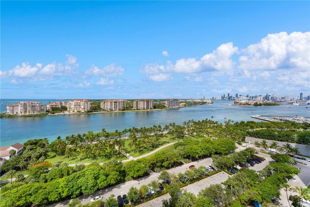 En Venta: $1,649,900 (2 camas, 2 baños, 1042 Pies cuadrados)