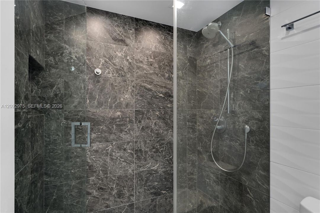 En Venta: $1,649,900 (2 camas, 2 baños, 1042 Pies cuadrados)