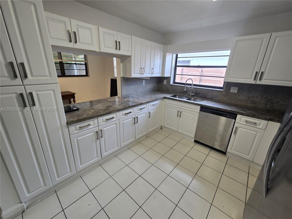 En Renta: $3,825 (4 camas, 3 baños, 1862 Pies cuadrados)