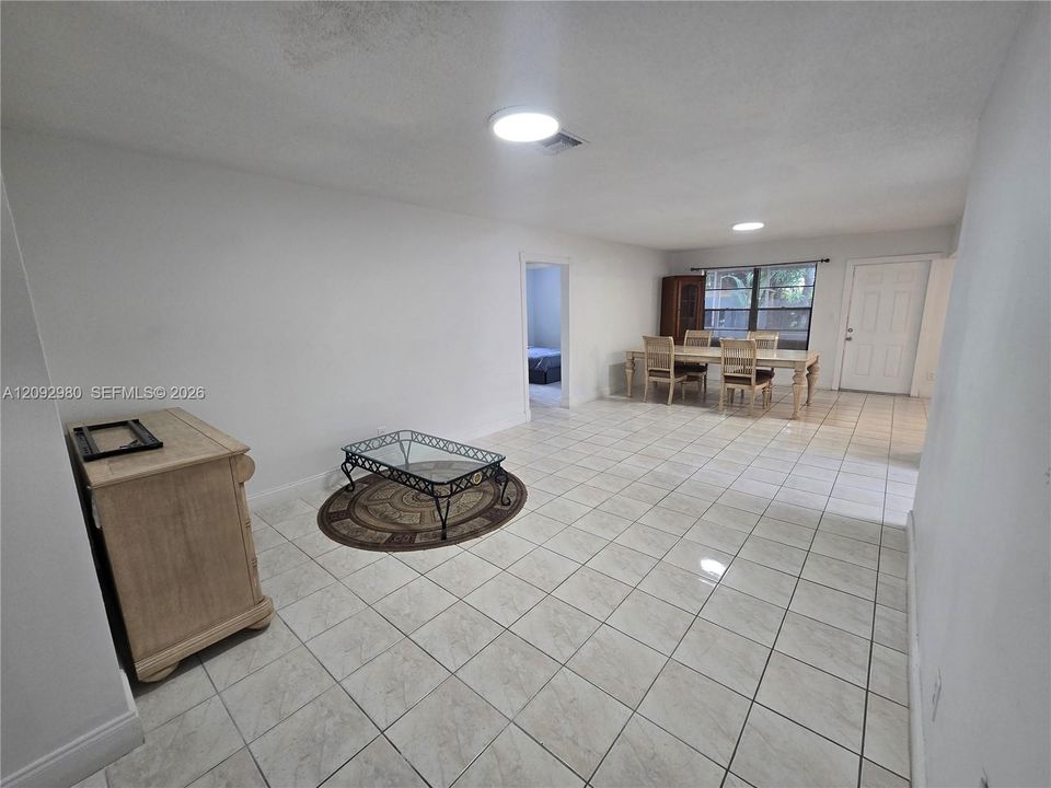 En Renta: $3,825 (4 camas, 3 baños, 1862 Pies cuadrados)