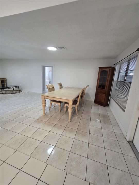 En Renta: $3,825 (4 camas, 3 baños, 1862 Pies cuadrados)
