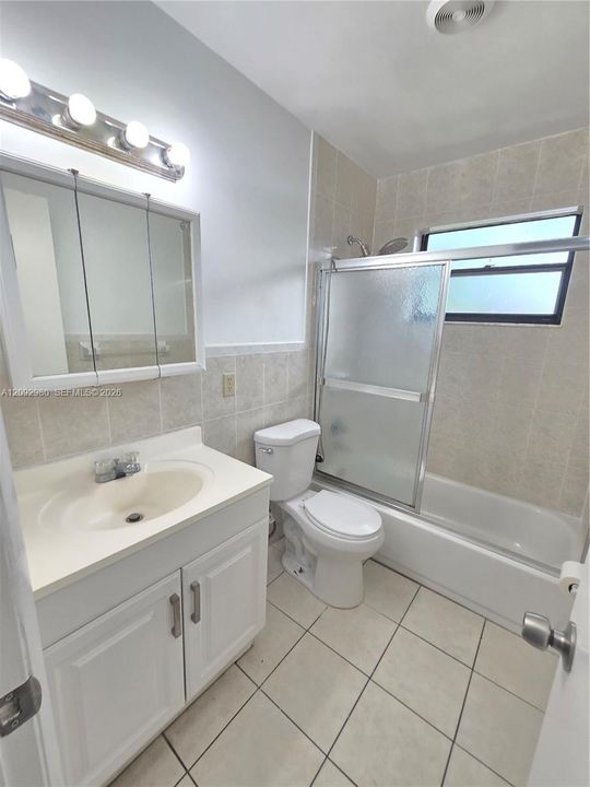 2nd bath room