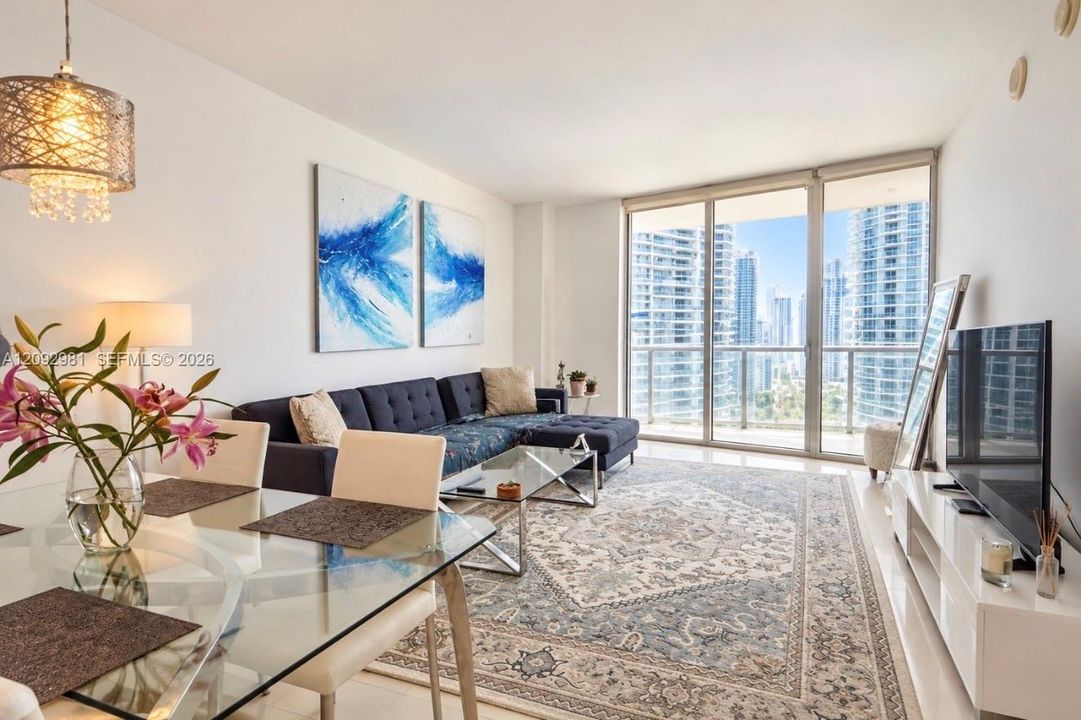 For Rent: $3,600 (1 beds, 1 baths, 798 Square Feet)