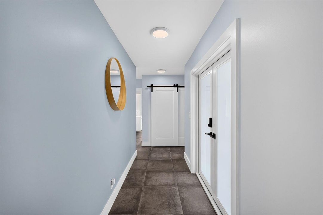 Foyer 2 - towards bedrooms
