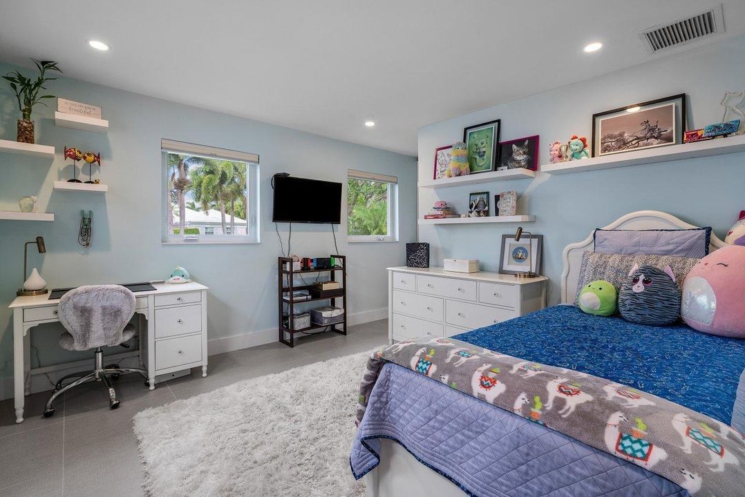 Guest bedroom