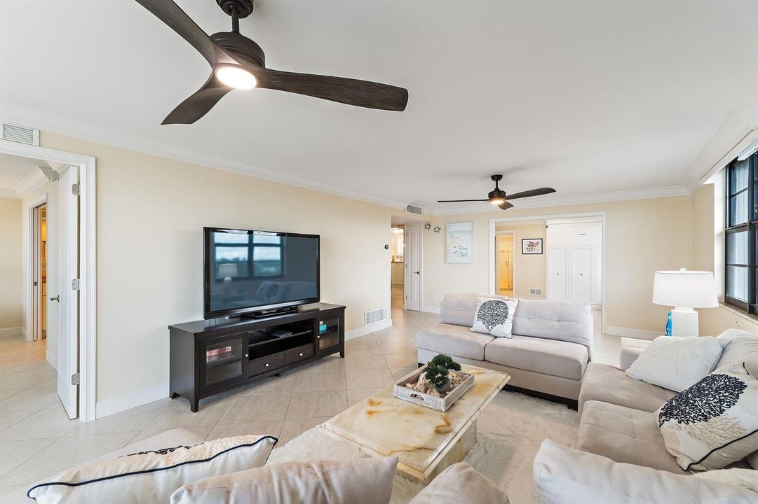 046-911OceanDr-506-JunoBeach-SMALL