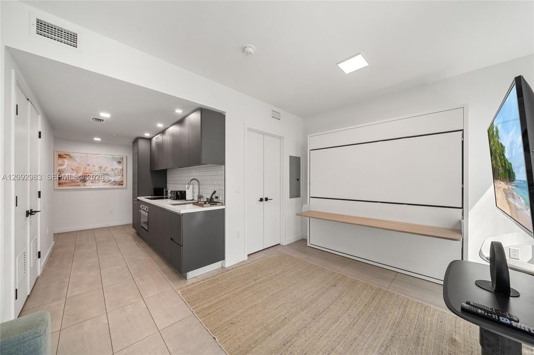 For Rent: $2,700 (0 beds, 1 baths, 446 Square Feet)