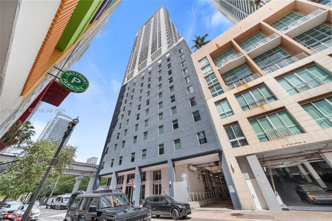 For Rent: $2,700 (0 beds, 1 baths, 446 Square Feet)