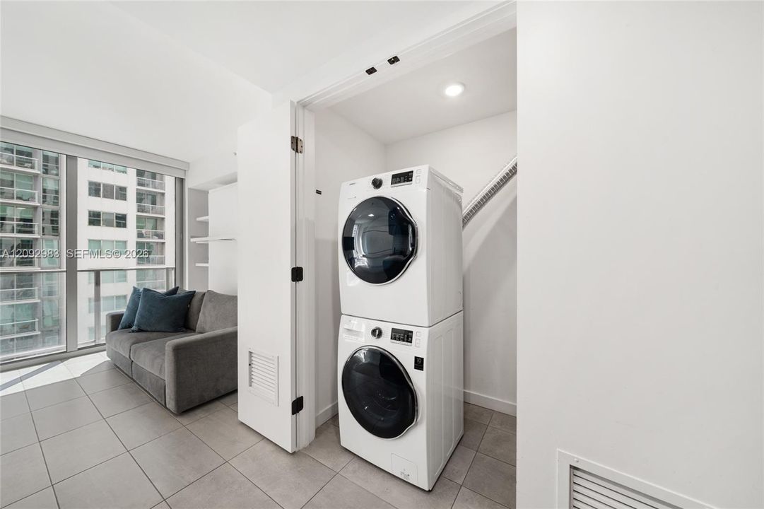 For Rent: $2,700 (0 beds, 1 baths, 446 Square Feet)