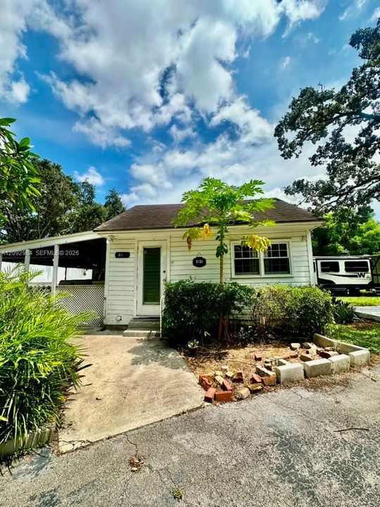 For Rent: $1,200 (0 beds, 1 baths, 528 Square Feet)