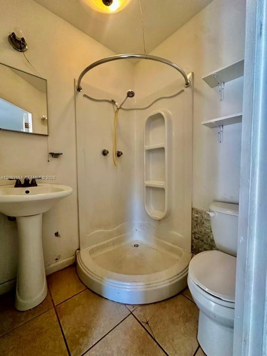 For Rent: $1,200 (0 beds, 1 baths, 528 Square Feet)