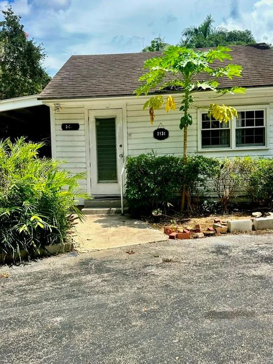 For Rent: $1,200 (0 beds, 1 baths, 528 Square Feet)