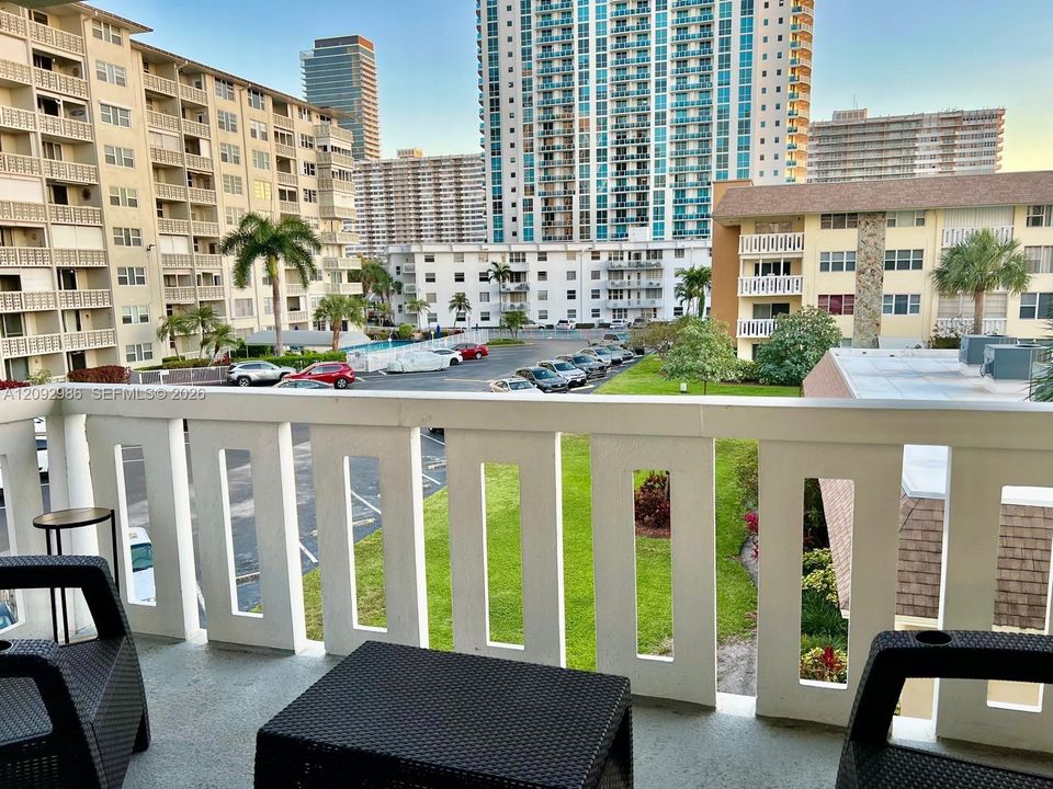 В аренду: $2,500 (2 спален, 2 ванн, 888 Квадратных фут)