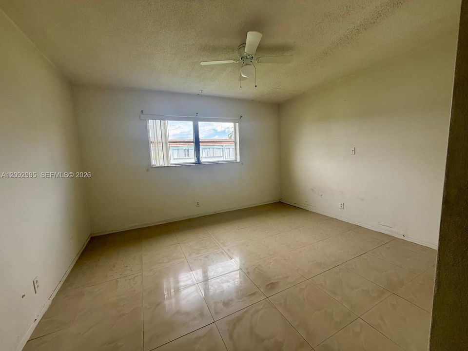 В аренду: $1,400 (1 спален, 1 ванн, 730 Квадратных фут)