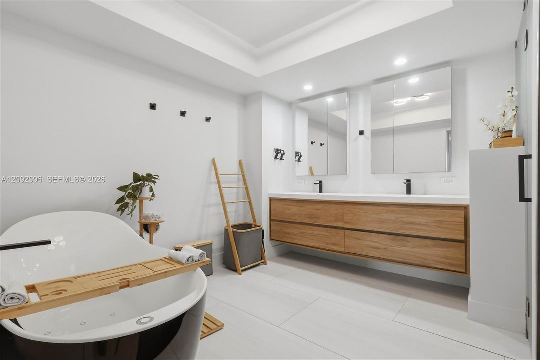 На продажу: $1,095,000 (3 спален, 2 ванн, 2080 Квадратных фут)
