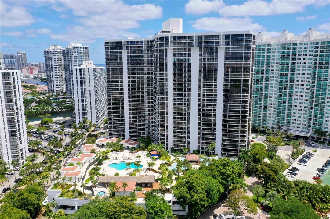 На продажу: $1,095,000 (3 спален, 2 ванн, 2080 Квадратных фут)
