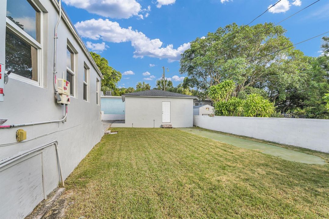 916 31st St West Palm Beach -21