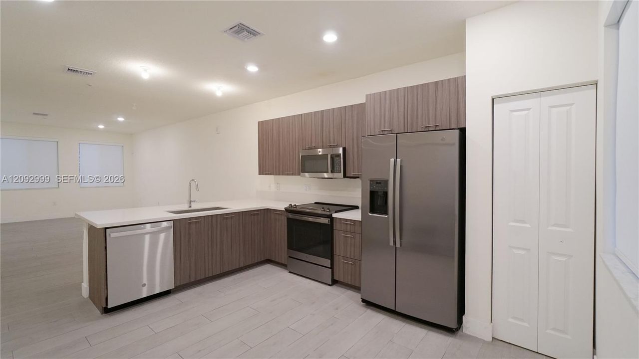 For Rent: $3,300 (3 beds, 2 baths, 1315 Square Feet)