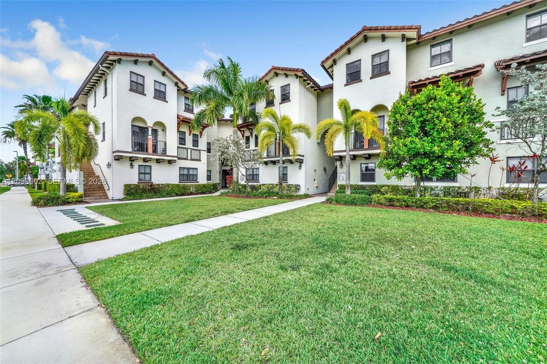 For Sale: $485,000 (3 beds, 2 baths, 1256 Square Feet)