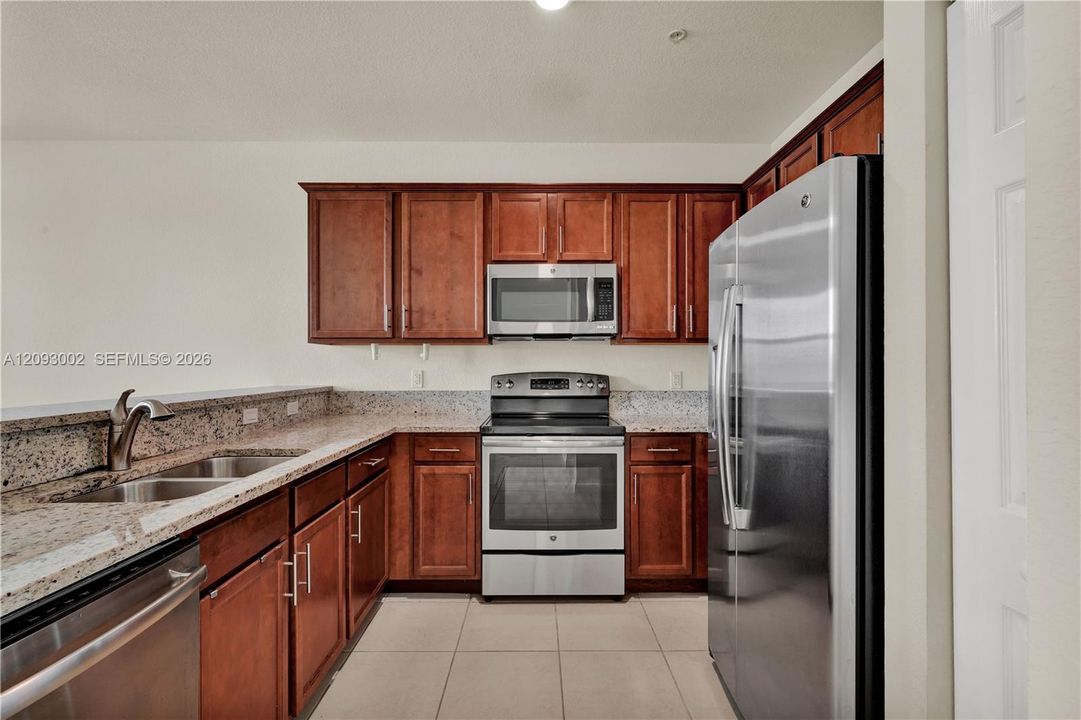For Sale: $485,000 (3 beds, 2 baths, 1256 Square Feet)
