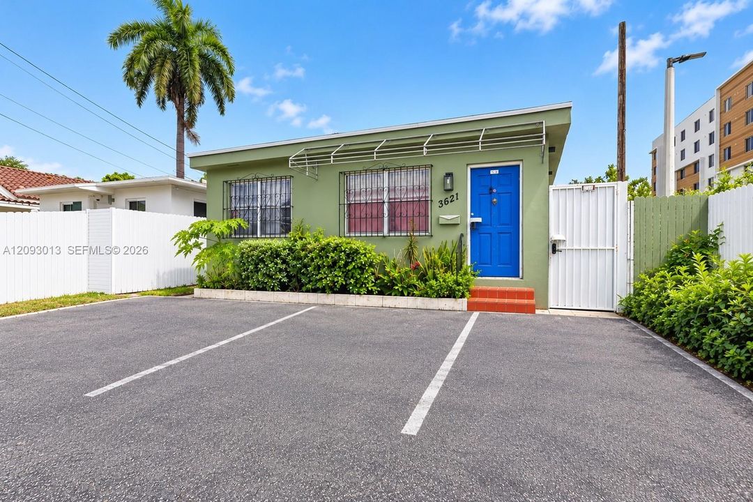 For Sale: $389,000 (5 beds, 4 baths, 3015 Square Feet)