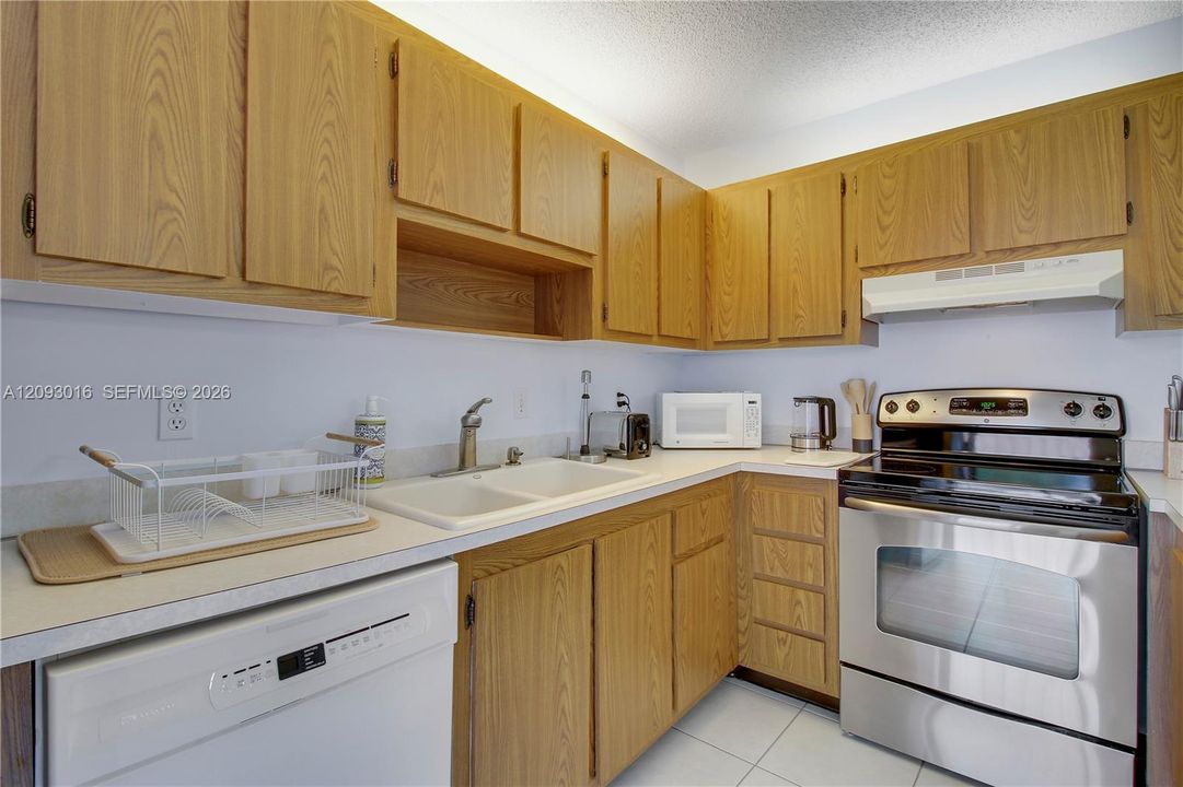 For Rent: $4,900 (2 beds, 2 baths, 1470 Square Feet)