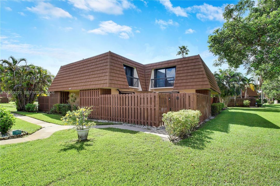 For Rent: $4,900 (2 beds, 2 baths, 1470 Square Feet)