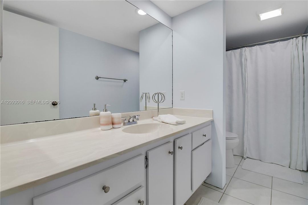 For Rent: $4,900 (2 beds, 2 baths, 1470 Square Feet)