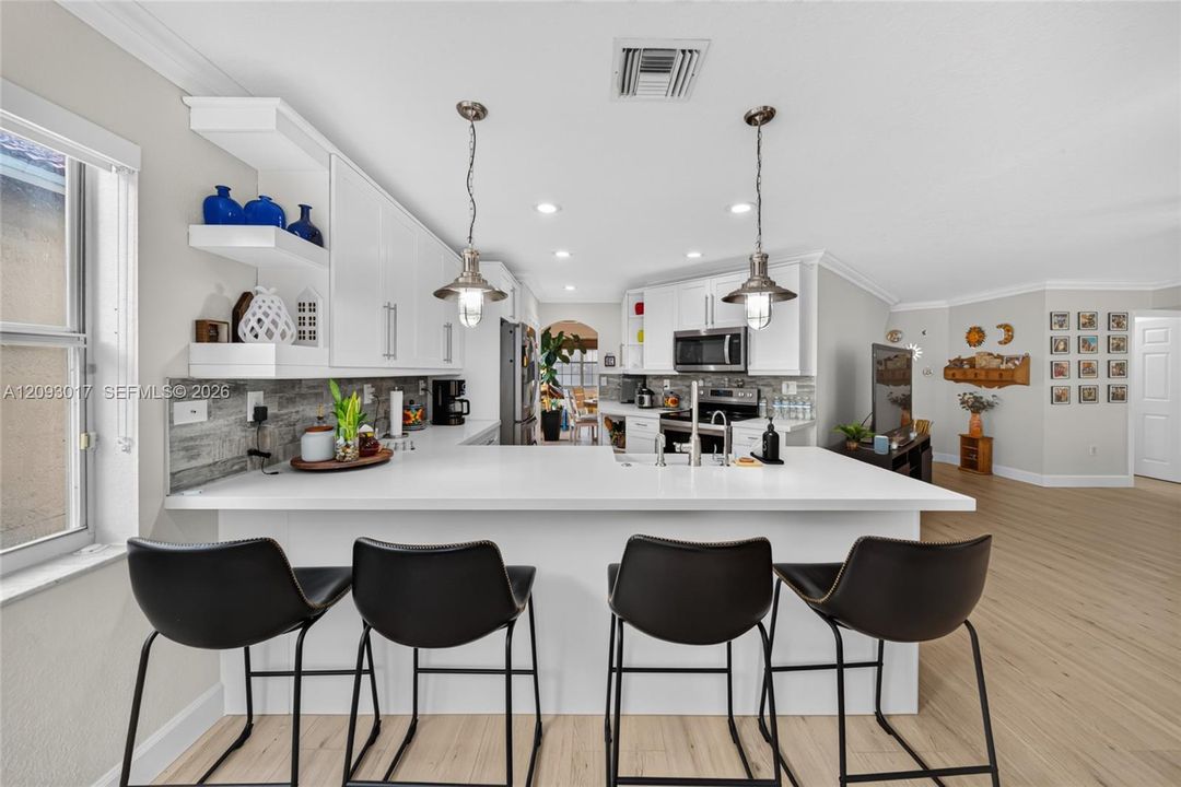 En Venta: $945,000 (4 camas, 3 baños, 2769 Pies cuadrados)