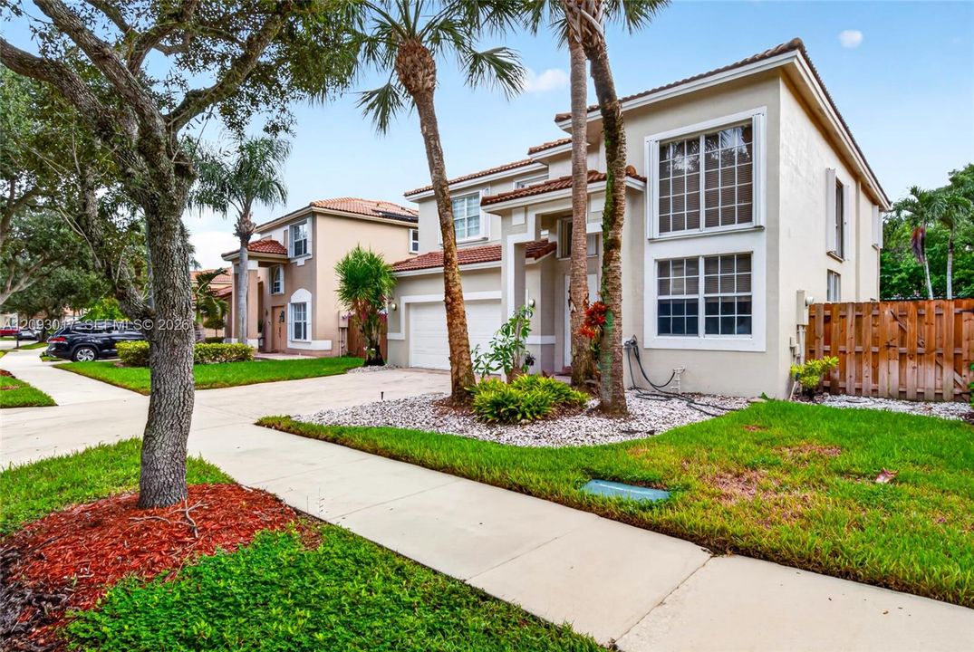En Venta: $945,000 (4 camas, 3 baños, 2769 Pies cuadrados)