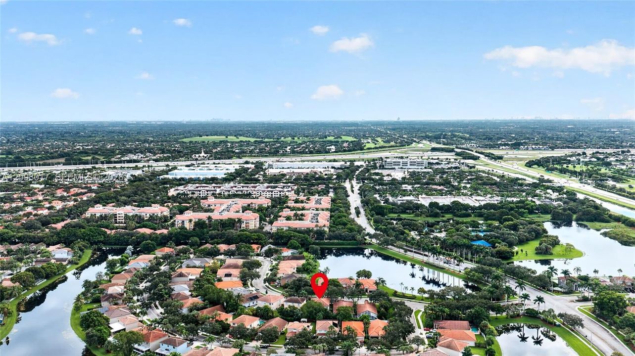 En Venta: $945,000 (4 camas, 3 baños, 2769 Pies cuadrados)