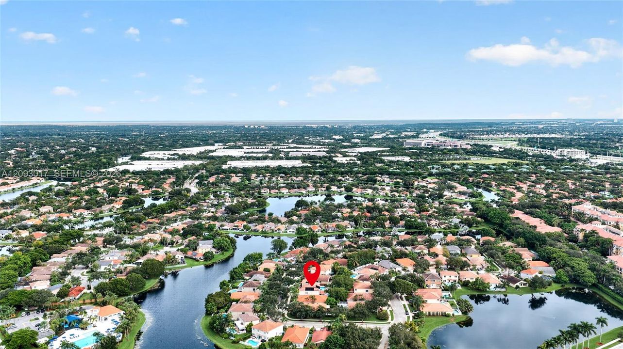 En Venta: $945,000 (4 camas, 3 baños, 2769 Pies cuadrados)