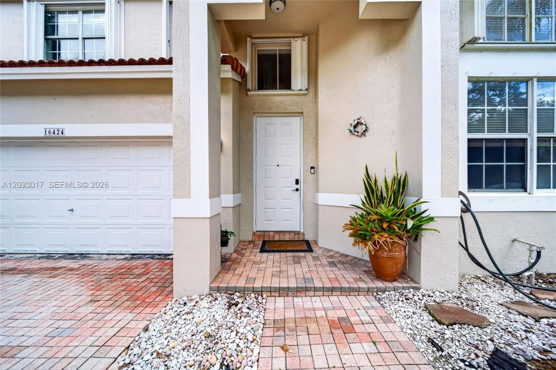 En Venta: $945,000 (4 camas, 3 baños, 2769 Pies cuadrados)